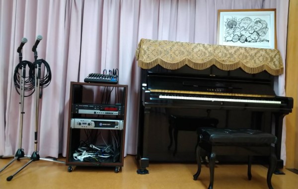 ピアノと音響設備